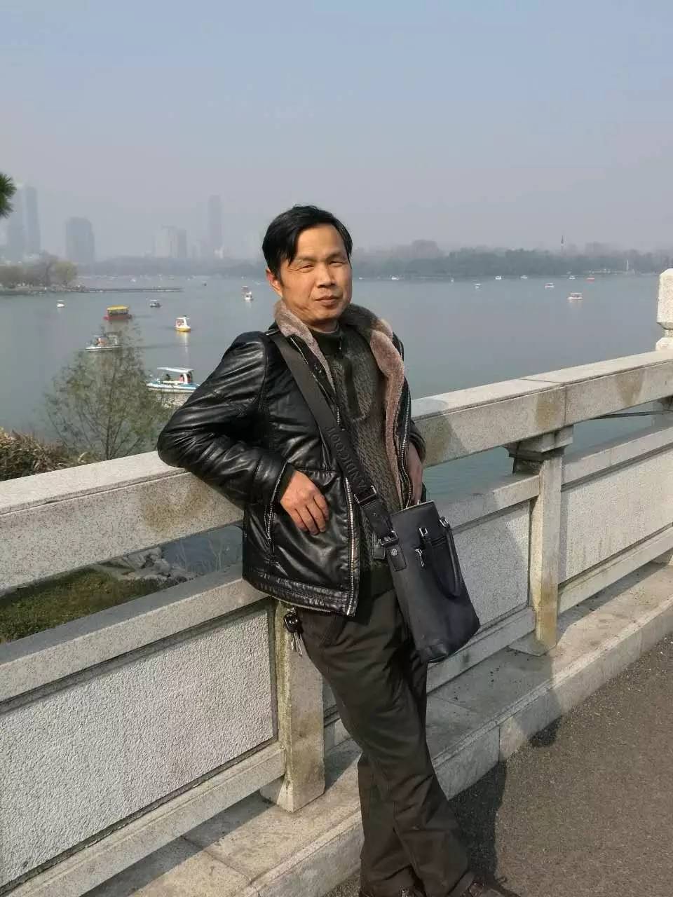 逸飞快讯醉美侗乡苗韵芷江三中唐礼军老师的写意人物画展