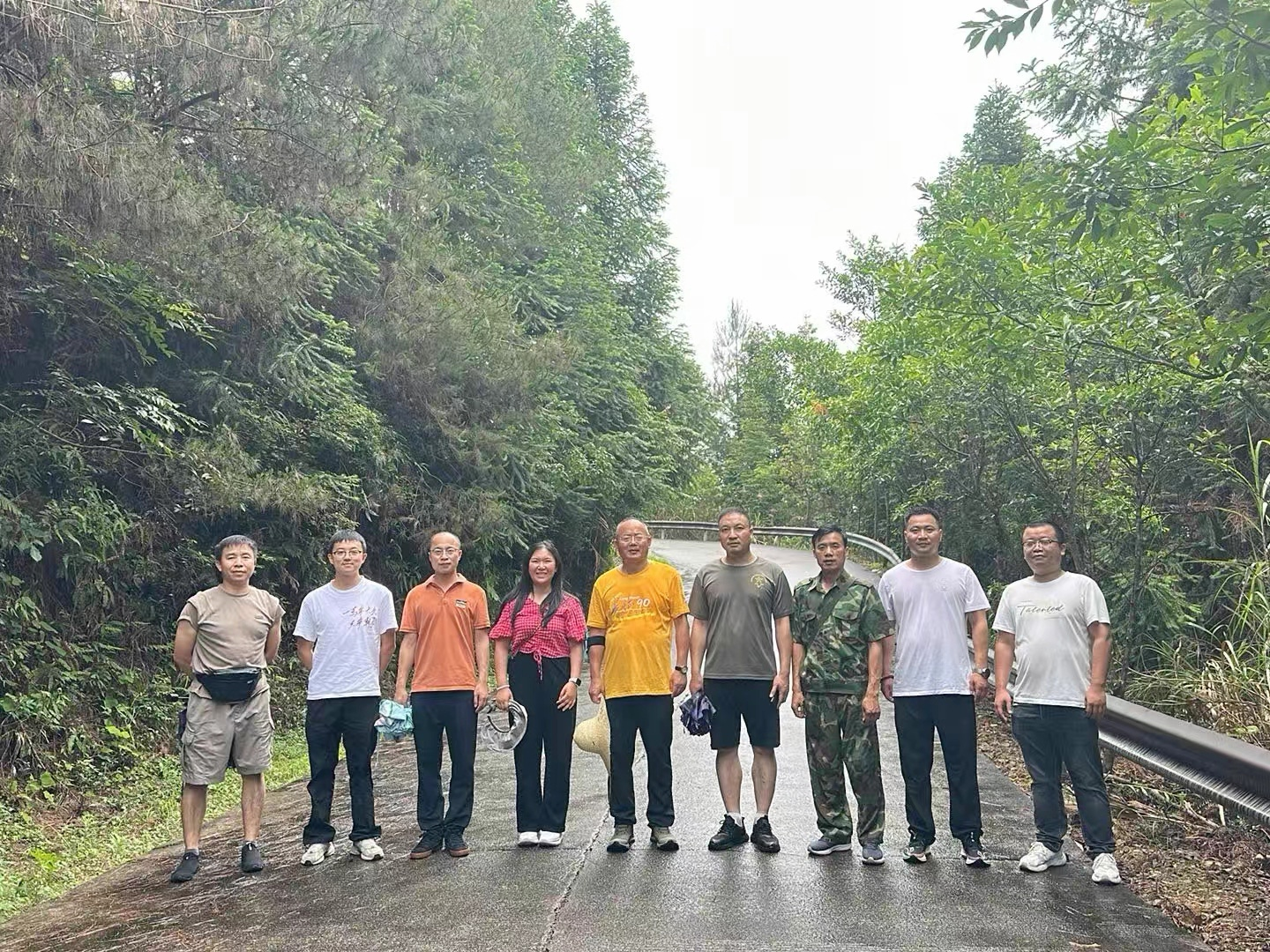 2合影留念.png